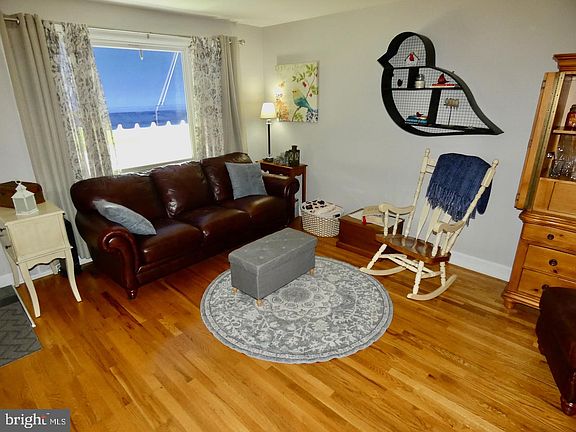 5th image of 2117 W 2nd St