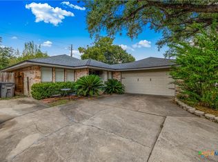 112 Laguna Dr, Victoria, TX 77904