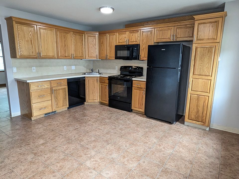 1st image of 1558 Highland Ave Unit 2