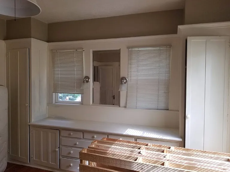 1186 Ferry St — Photo 5