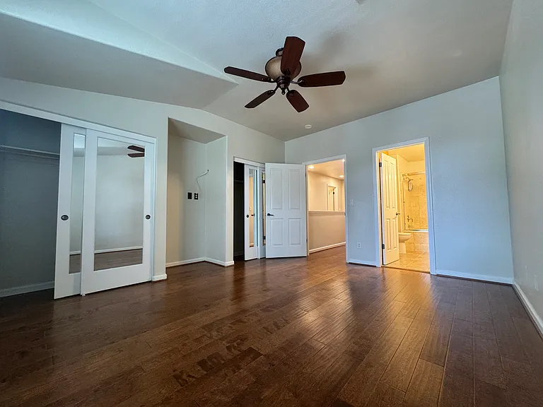 3210 Silverland Dr — Photo 30