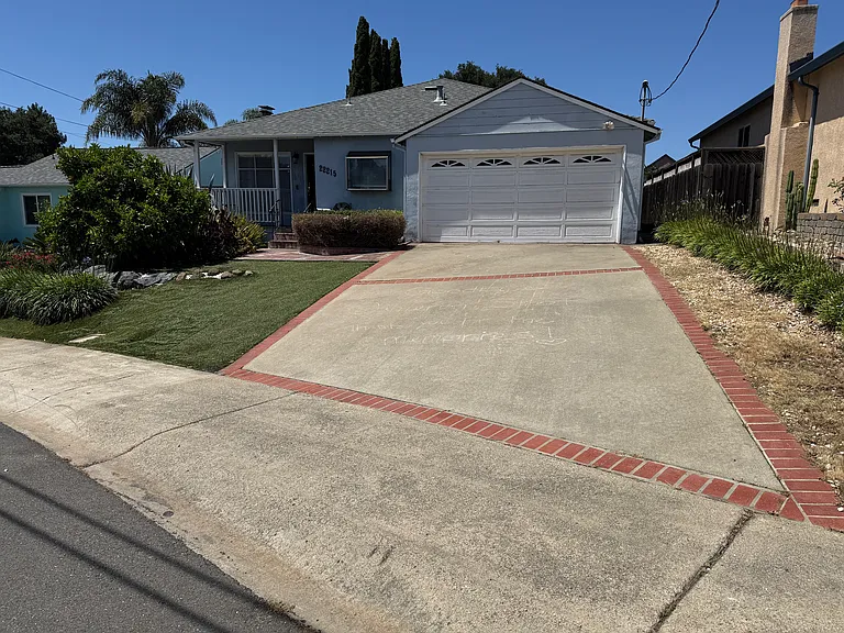 22215 Cameron St — Photo 2