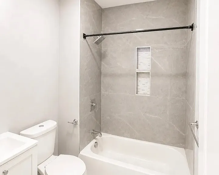 381 Leslie St #1L — Photo 5