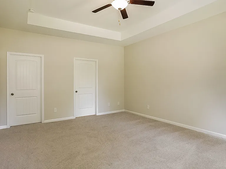 224 Bainbridge Dr — Photo 10