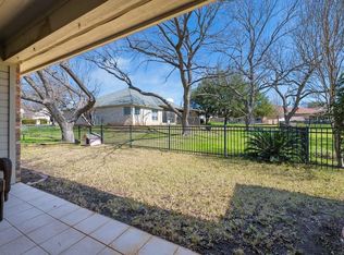 334 Olympia Flds, Meadowlakes, TX 78654