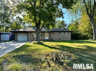 1114 S 18th St, Pekin, IL