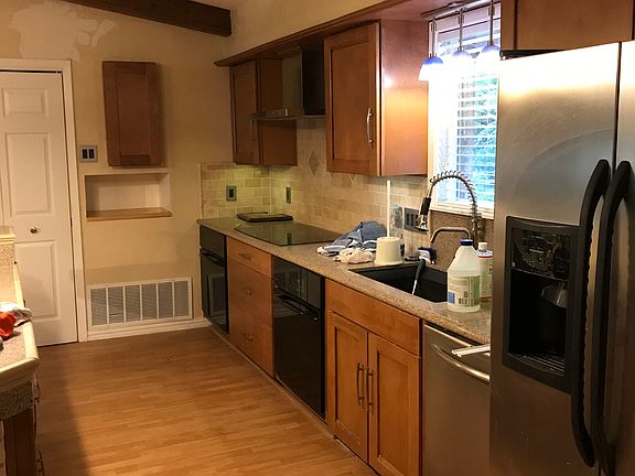 Dual ovens.  glass cooktop