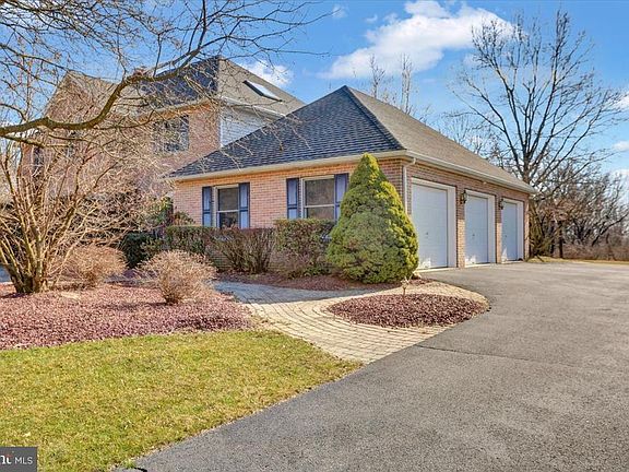 3rd image of 14 High Meadow Ln