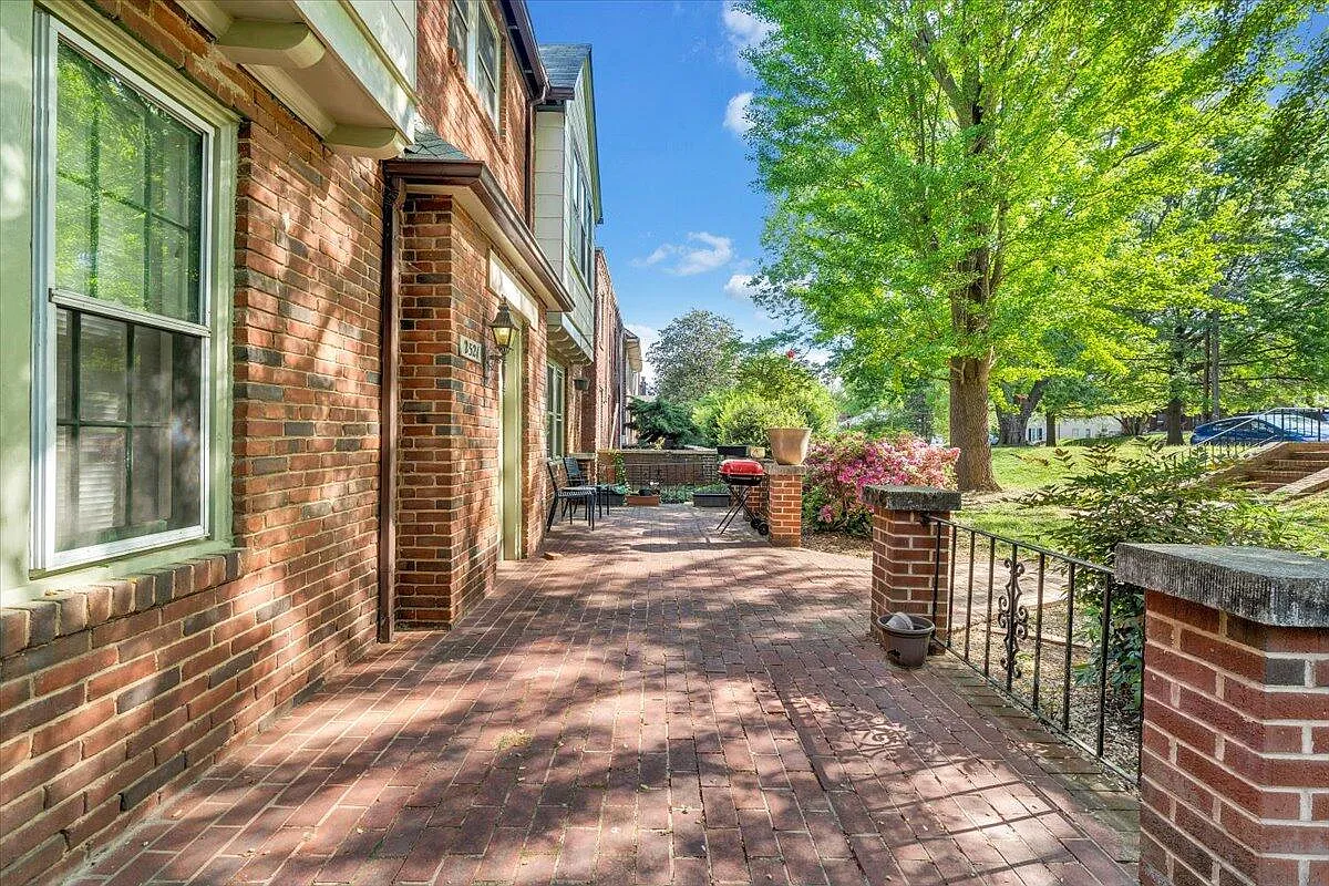 1 bed, 900 sqft, $1,250 — Photo 2