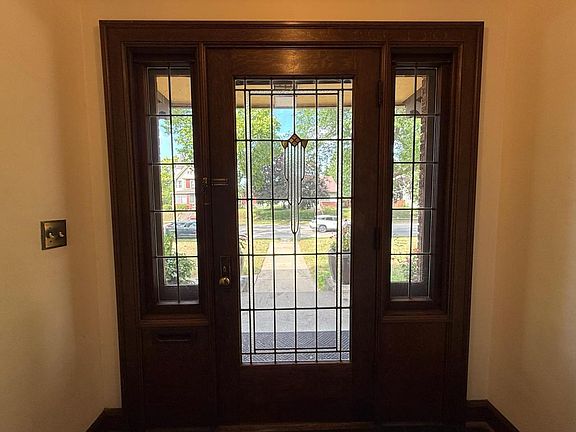 3rd image of 2010 Main STREET