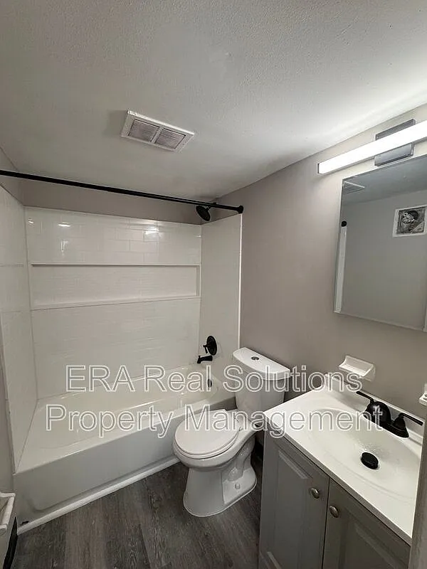 2 bed, 1.0 bath, $895 — Photo 4