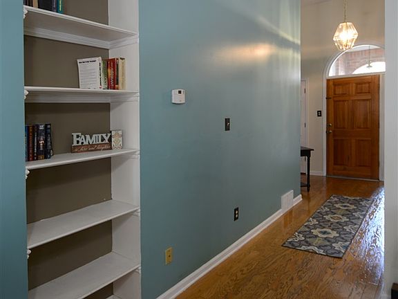4th image of 878 Sun Vista Dr E
