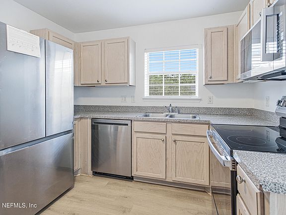 3rd image of 7800 POINT MEADOWS Drive #737
