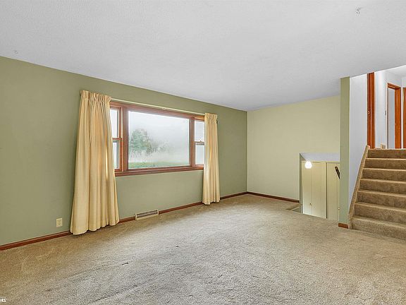 4th image of 1510 Forest Ave