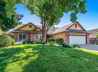 2822 S Kent Ct, Visalia, CA 93277