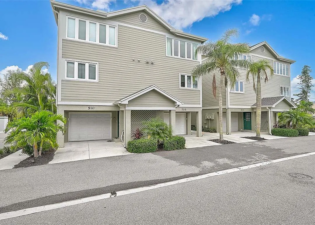 2 bed, 2.5 bath, 1440 sqft, $6,500 — Photo 1