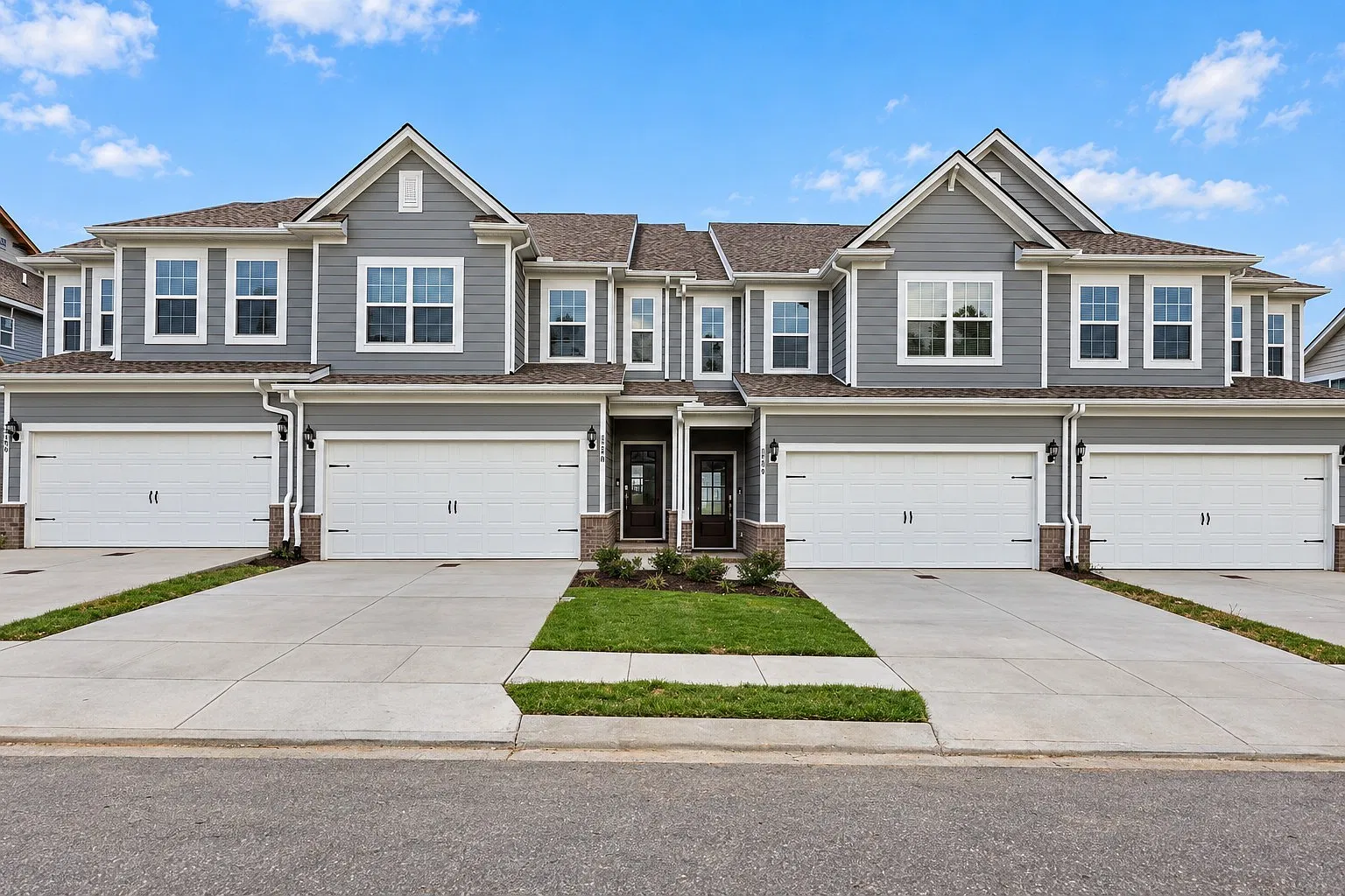 3 bed, 2.5 bath, 1673 sqft, $2,095 — Photo 2