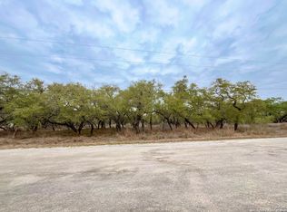 233 Palomino Trl, Natalia, TX 78059