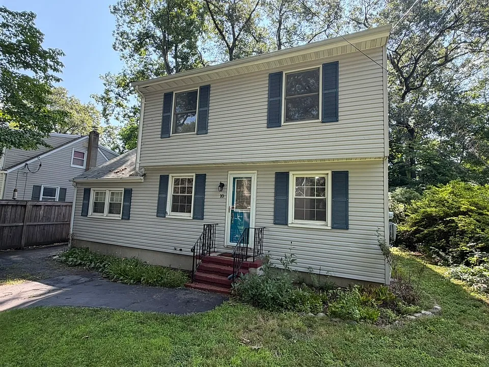 10 Iroquois Trl
