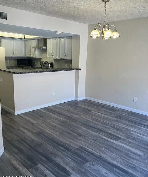 530 E Kerry Ln — Photo 23