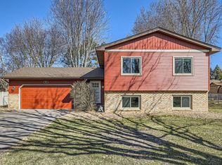 223 Robinhood Ln, Circle Pines, MN 55014