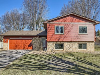 223 Robinhood Ln, Circle Pines, MN, 55014