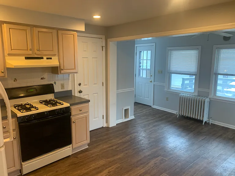 328 E King Street — Photo 20