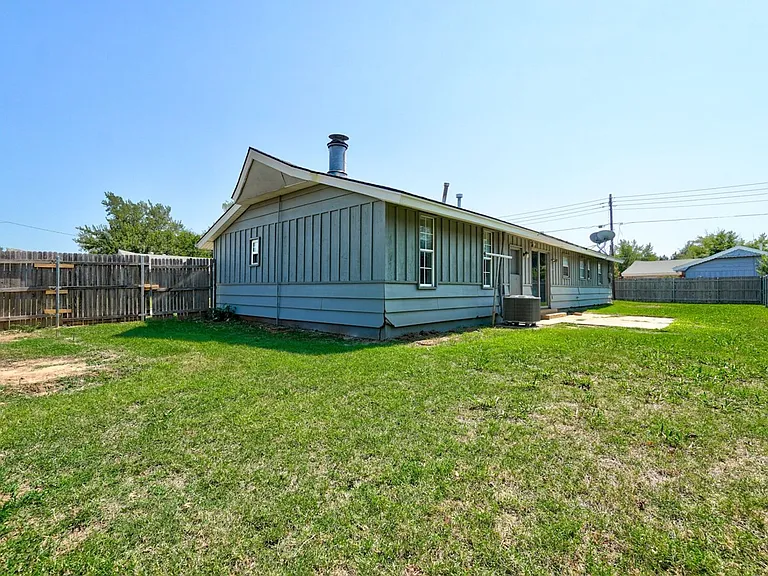 1401 Hampton Dr — Photo 39