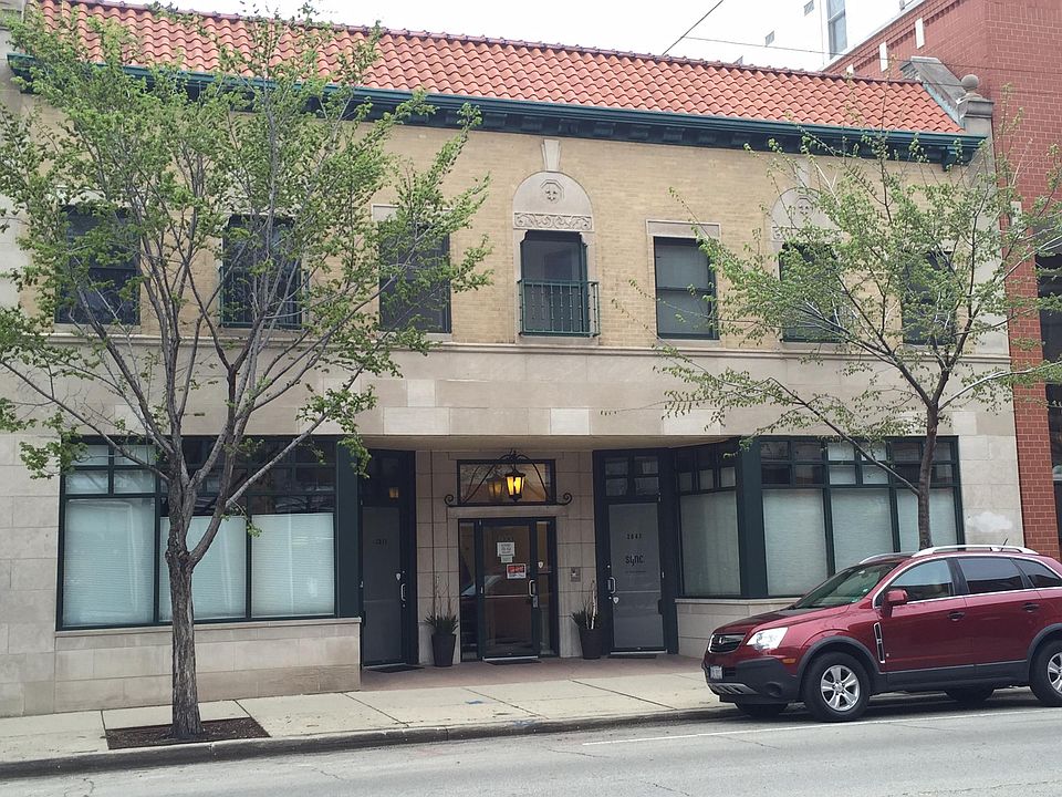 1st image of 2847 N Lincoln Ave #2