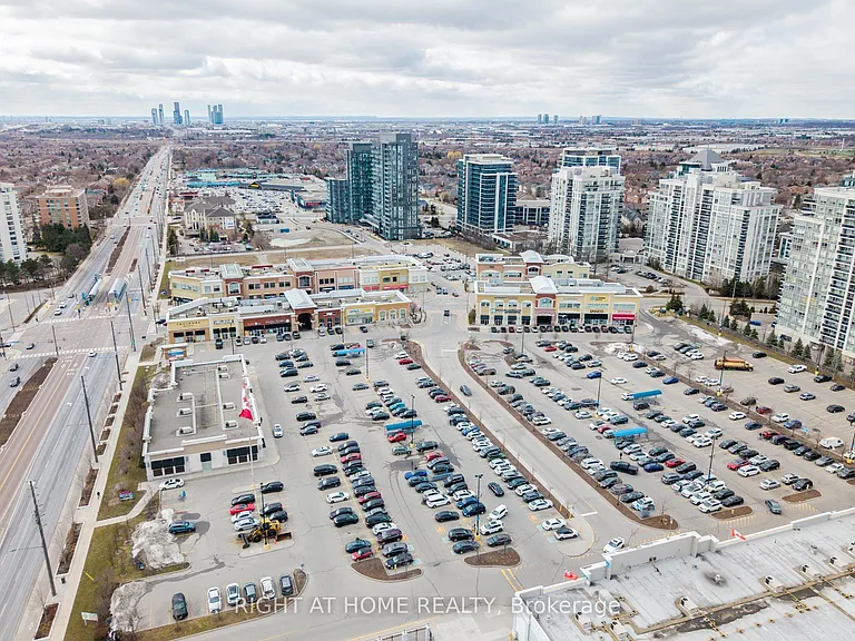 7950 Bathurst St #1424 — Photo 40