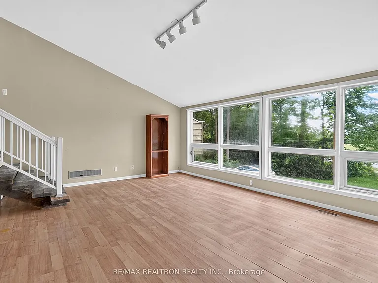 110 Glenwoods Ave — Photo 12