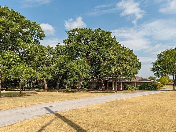 4th image of 2111 SW Green Oaks Blvd