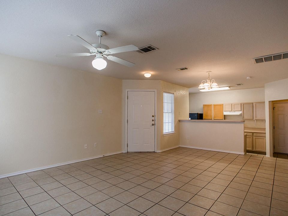 1st image of 881 Sagewood Trl
