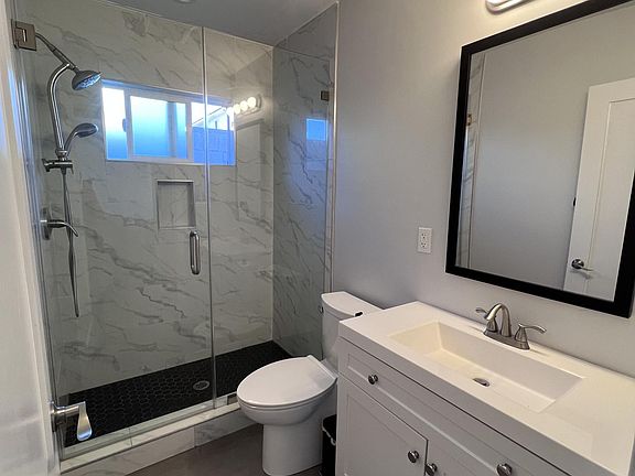4th image of 5717 Craner Ave