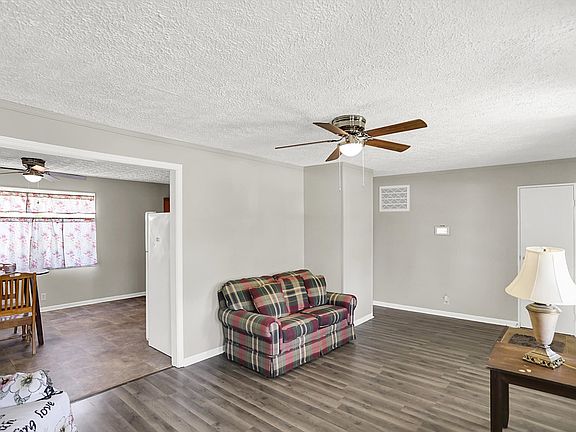 5th image of 633 Park Dr