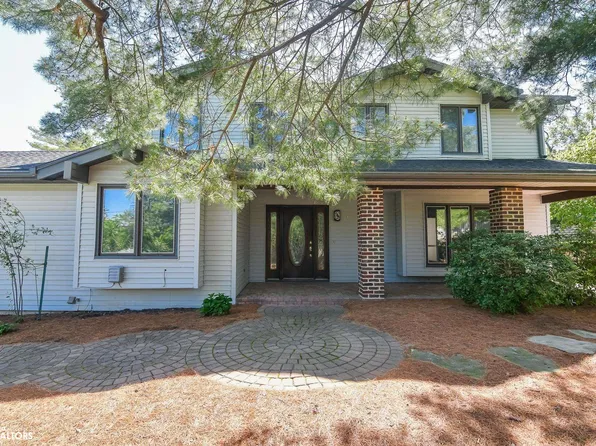 2618-2620 Smith Ave, Marshalltown, IA 50158