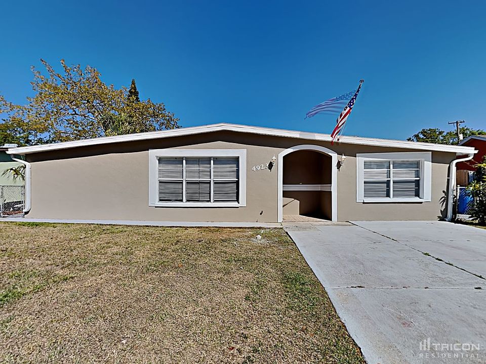 1st image of 4923 Crest Hill Dr