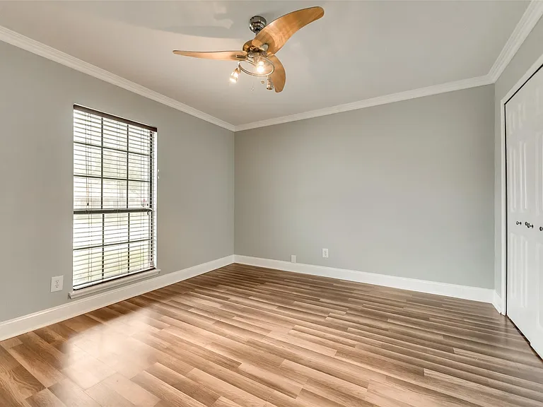 413 Redbud Dr — Photo 22
