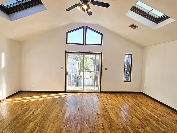 Building Photo - 335 Pearsall Ave #2