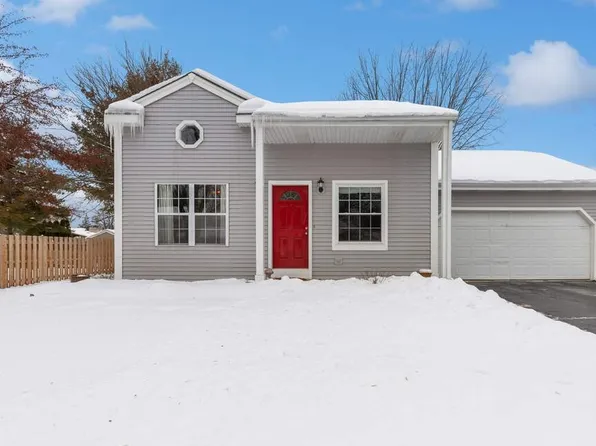 770 Portsmouth Dr, Island Lake, IL 60042