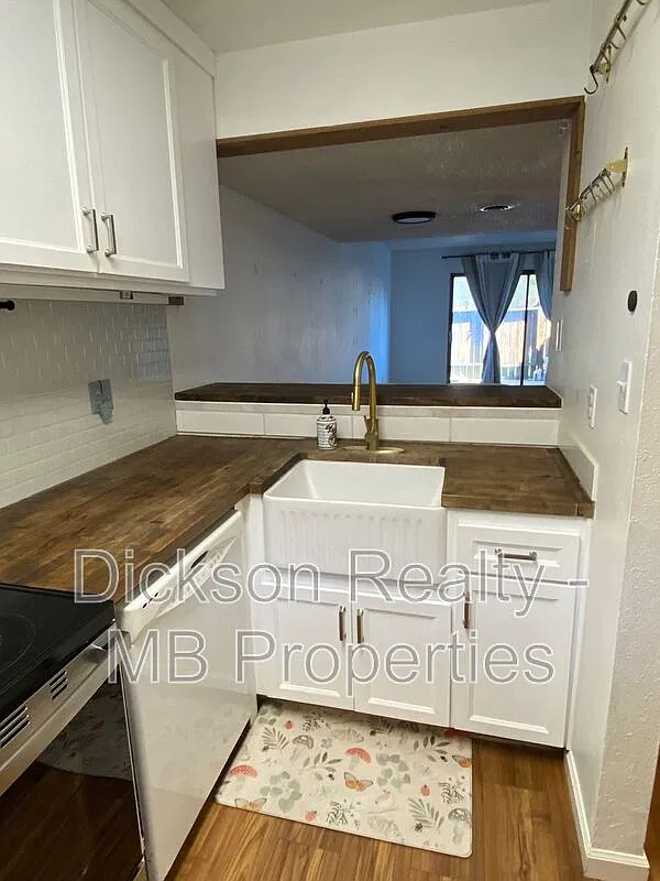 2 bed, 1.5 bath, 936 sqft, $1,750 — Photo 3