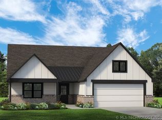 6907 S Indianwood Ave, Broken Arrow, OK 74011