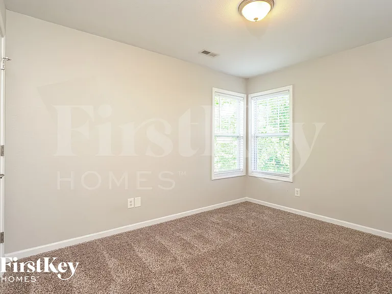 221 Bridgewater Dr — Photo 15