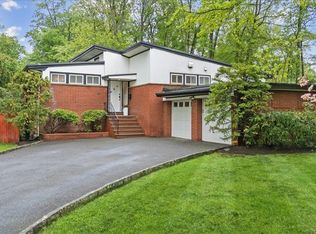 105 Highland Rd, Scarsdale, NY 10583