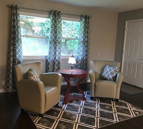 3rd image of 913 Glasgow Dr
