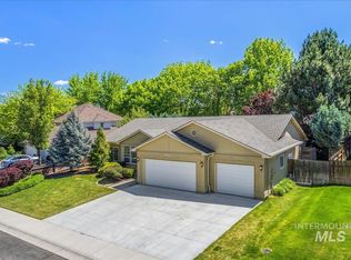 1427 E Hogan St, Eagle, ID 83616