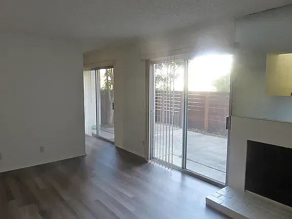 3 bed, 2.5 bath, 1400 sqft, $4,650 — Photo 4