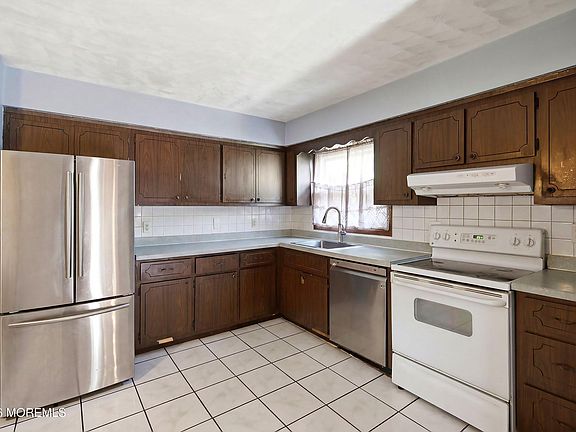 5th image of 444 W Lookout Avenue