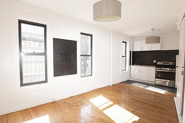 Rented by Jonis Realty | media 16