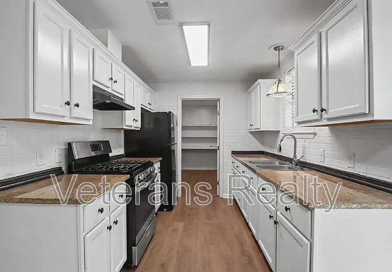 111 Valentine Dr — Photo 7